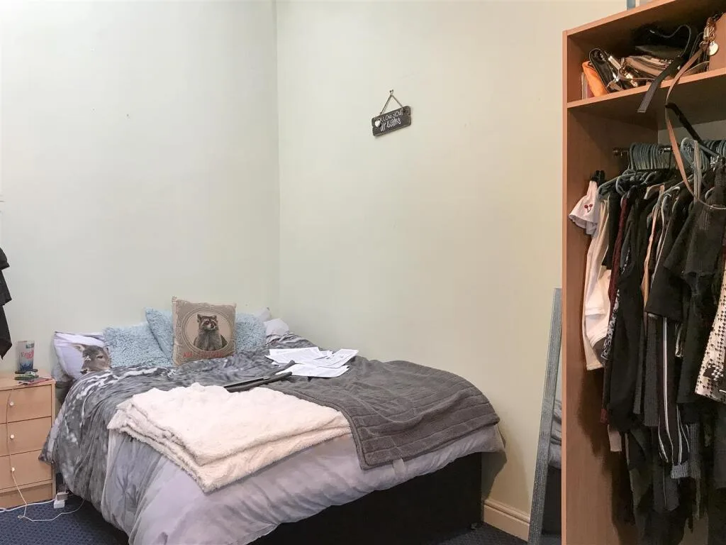 6 bedroom flat for rent
