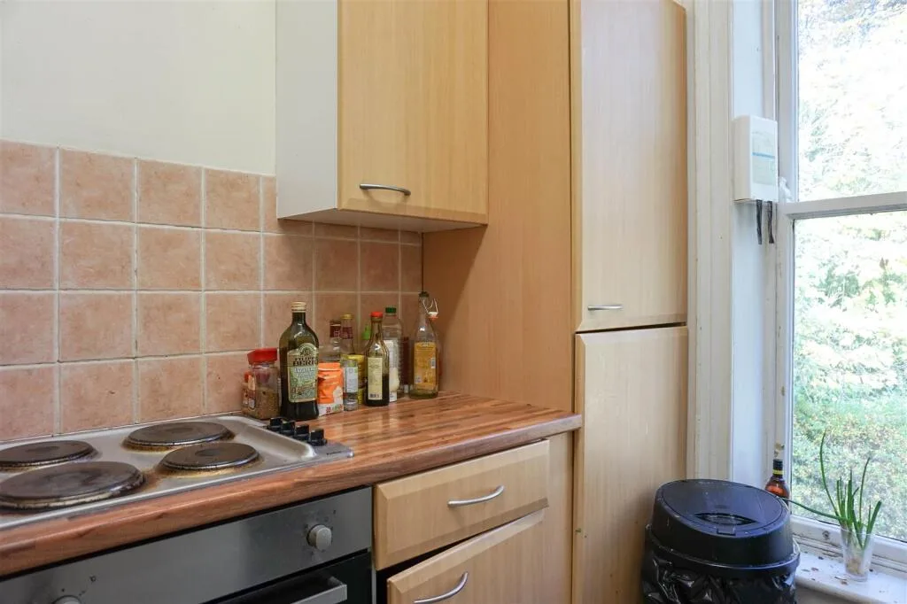 6 bedroom flat for rent