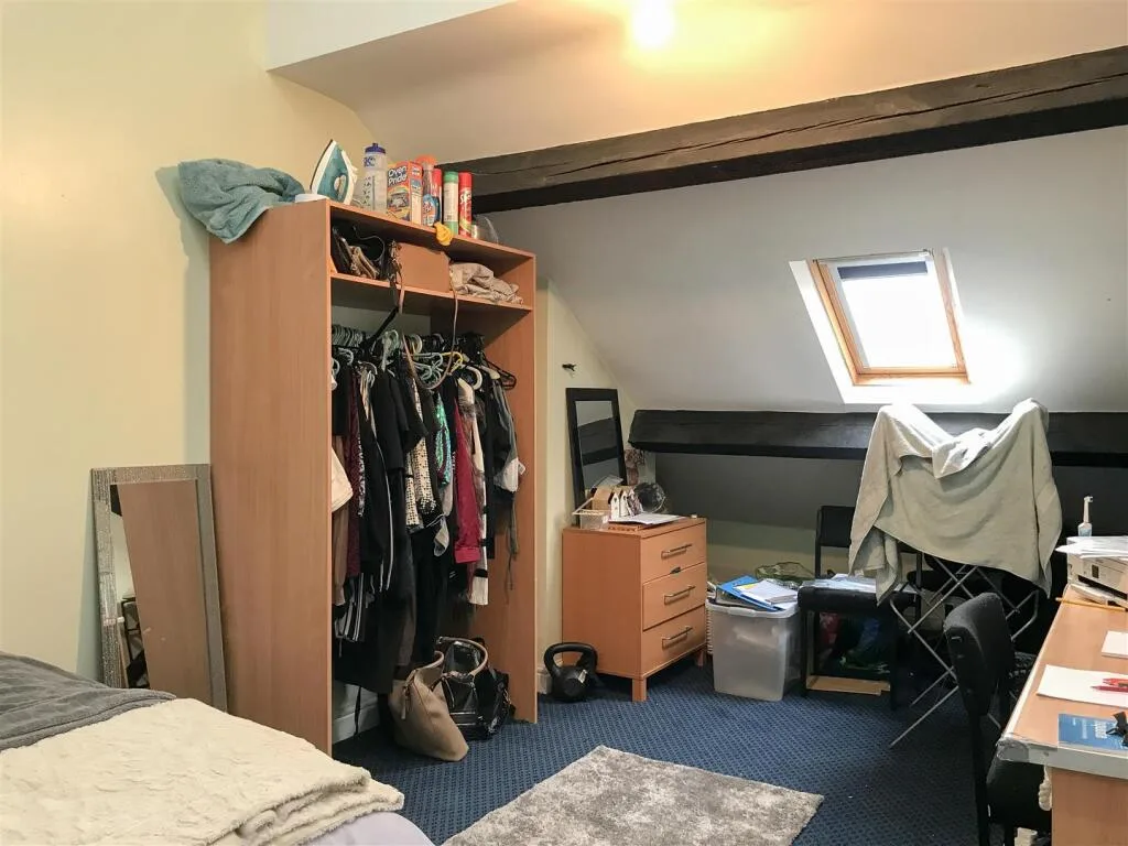 6 bedroom flat for rent