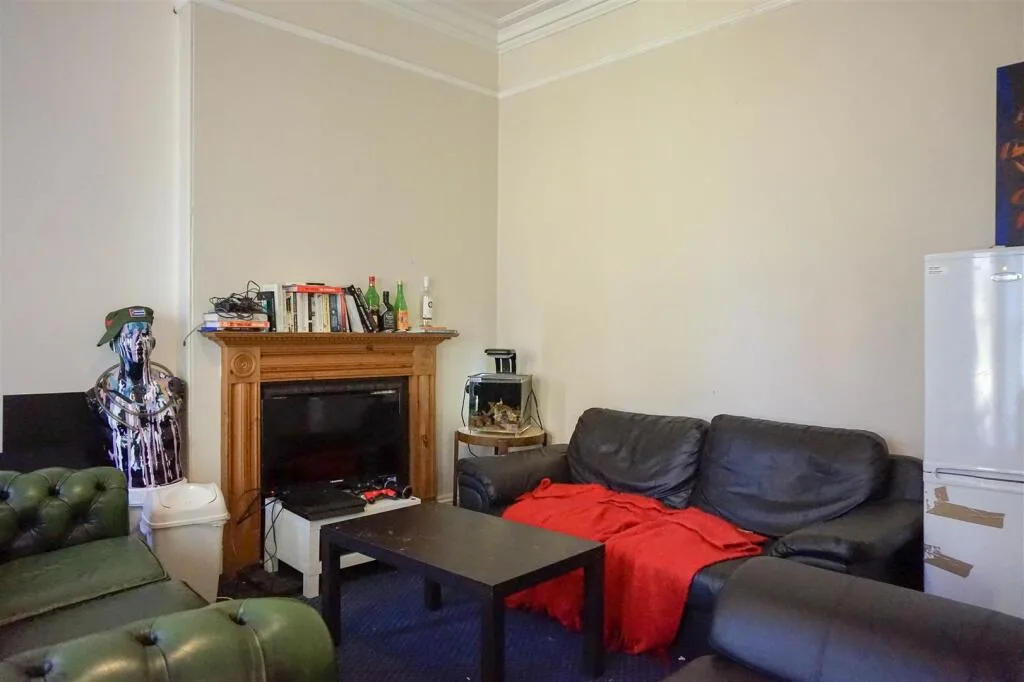 6 bedroom flat for rent