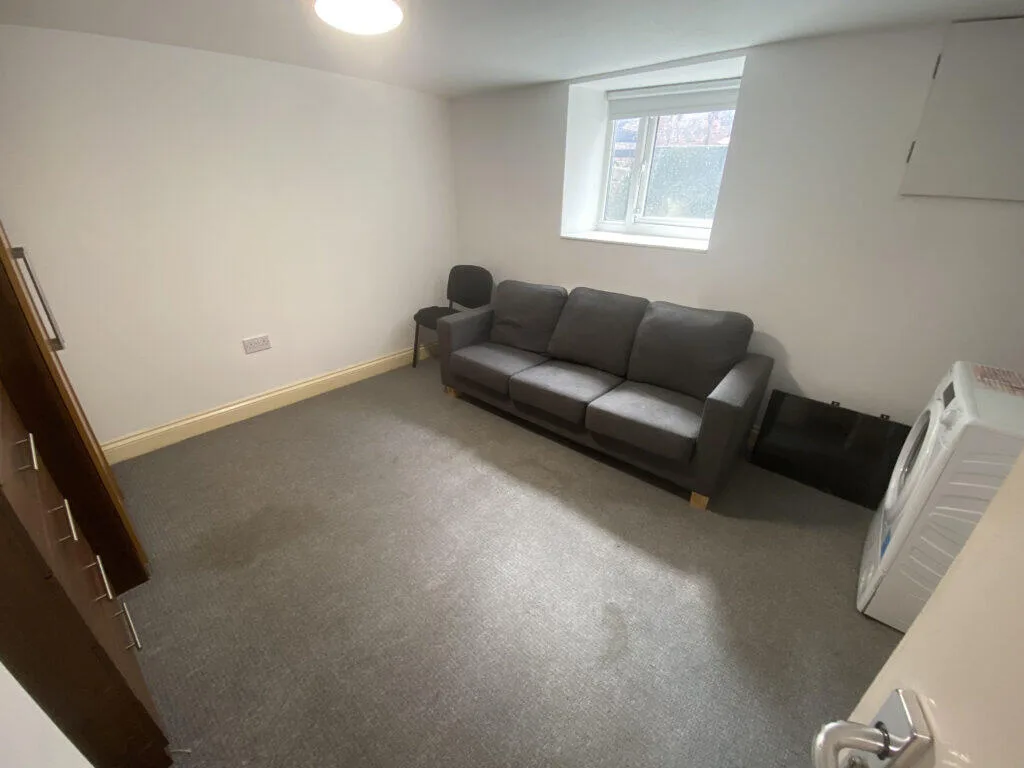 6 bedroom terraced house for rent