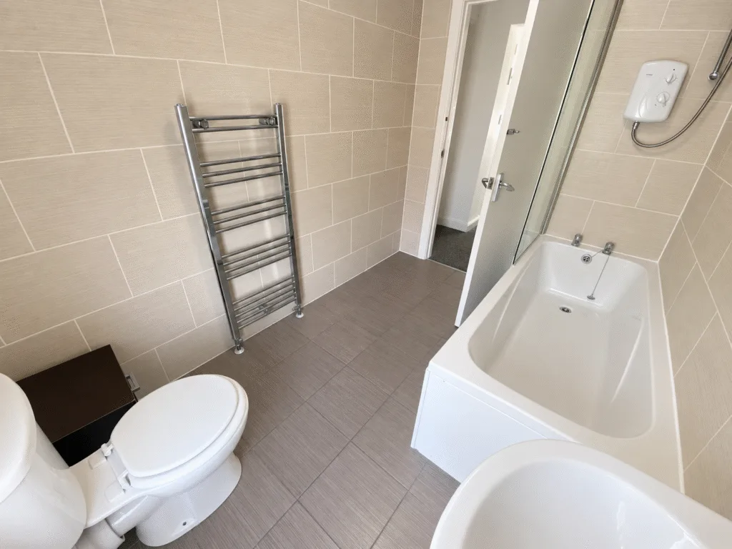 6 bedroom terraced house for rent