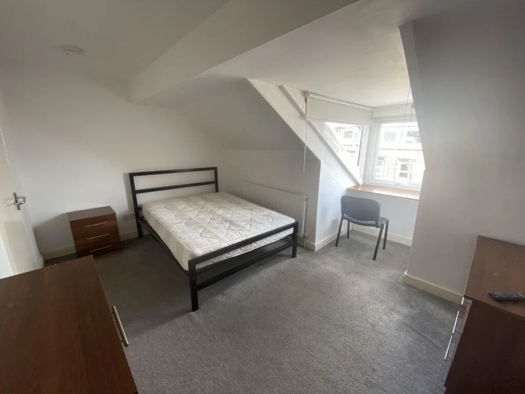 6 bedroom terraced house for rent