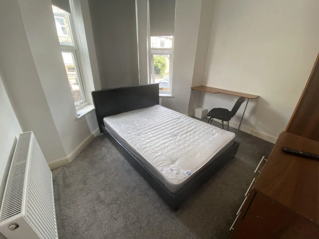6 bedroom terraced house for rent