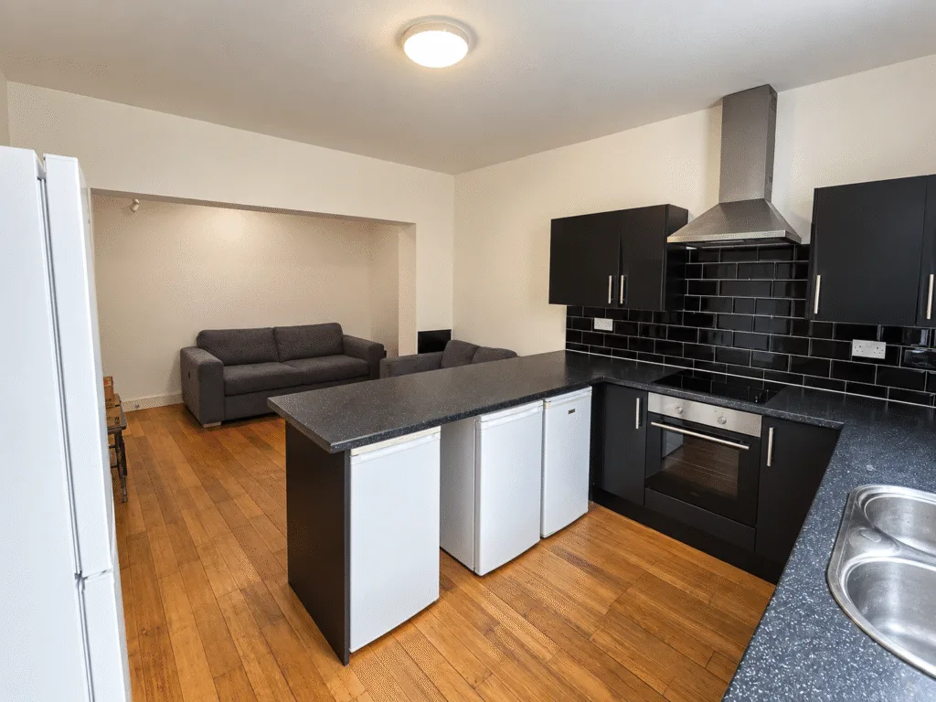 6 bedroom terraced house for rent