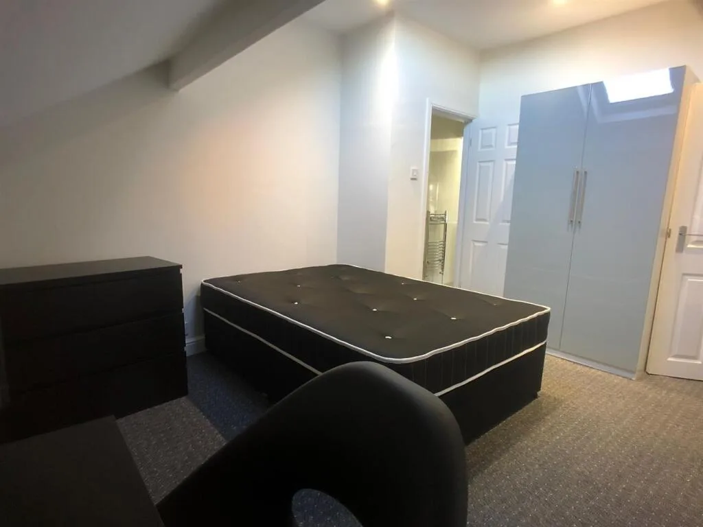5 bedroom house for rent