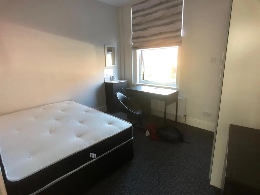 5 bedroom house for rent