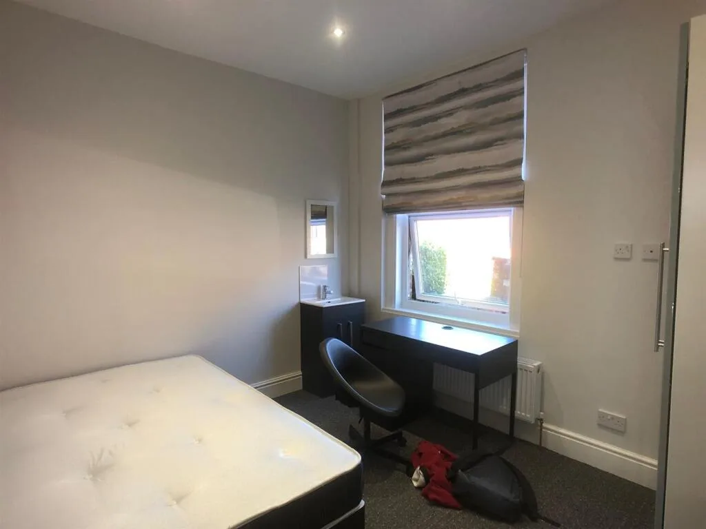 5 bedroom house for rent