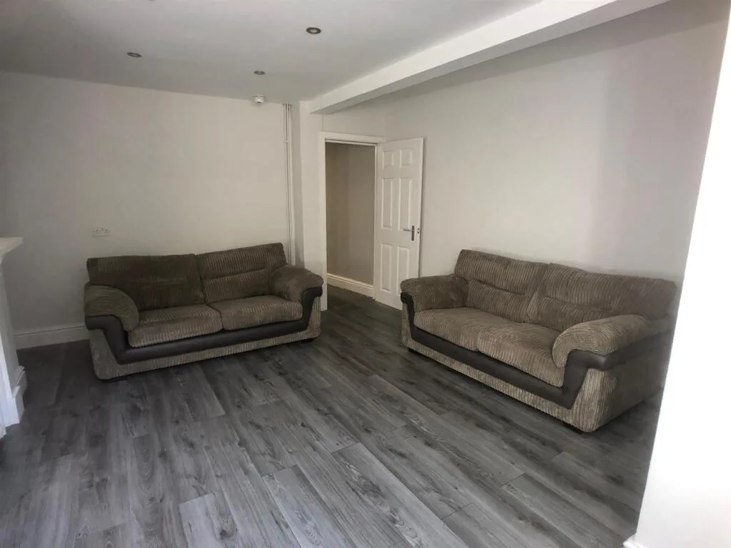 5 bedroom house for rent