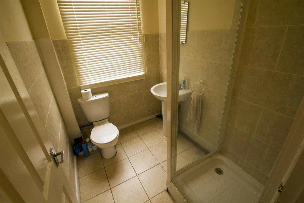 5 bedroom terraced house for rent