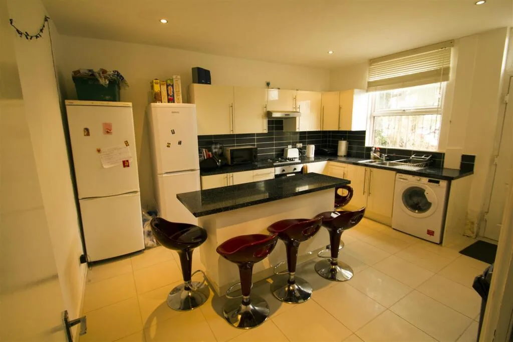 5 bedroom terraced house for rent