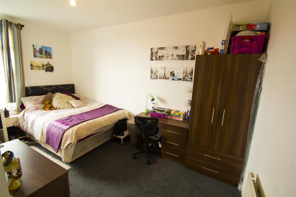 5 bedroom terraced house for rent