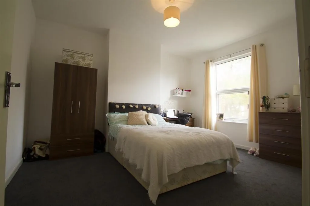 5 bedroom terraced house for rent