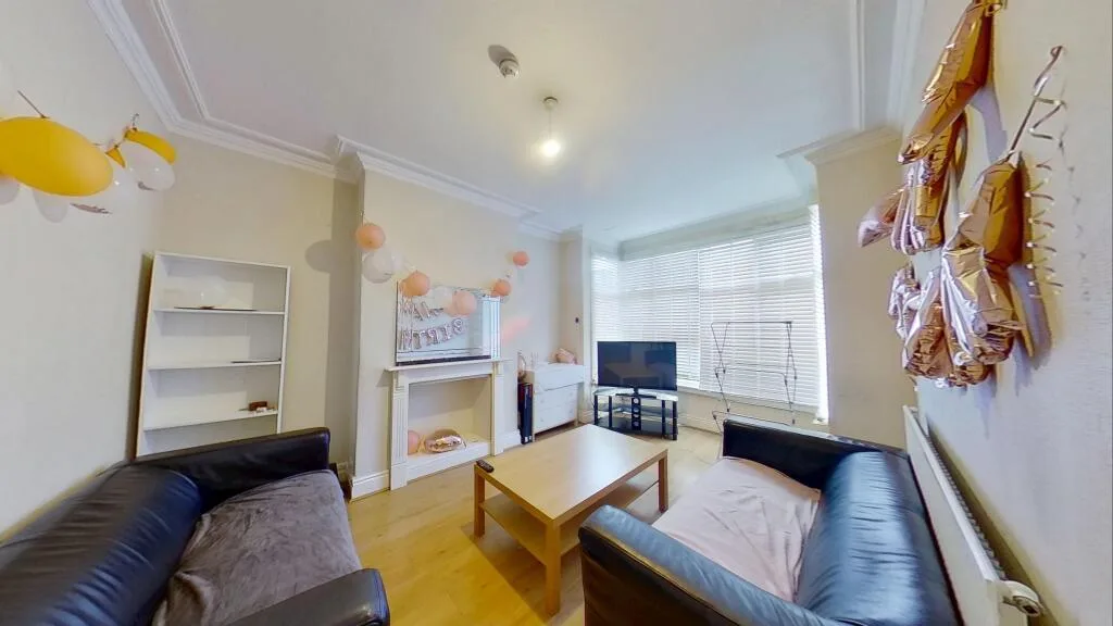 5 bedroom terraced house for rent