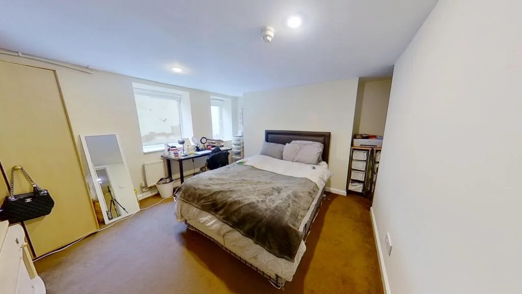 5 bedroom terraced house for rent