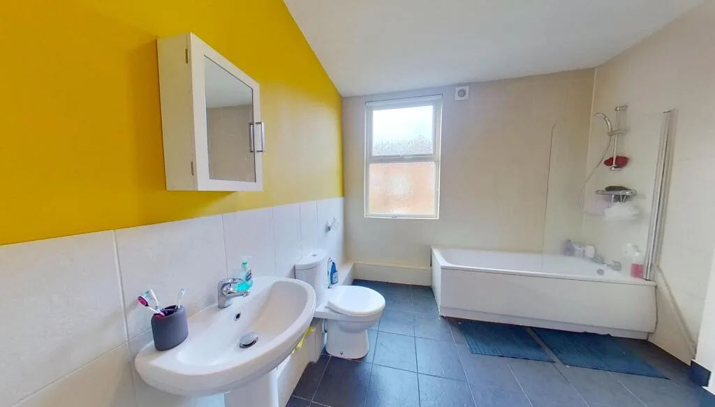 5 bedroom terraced house for rent