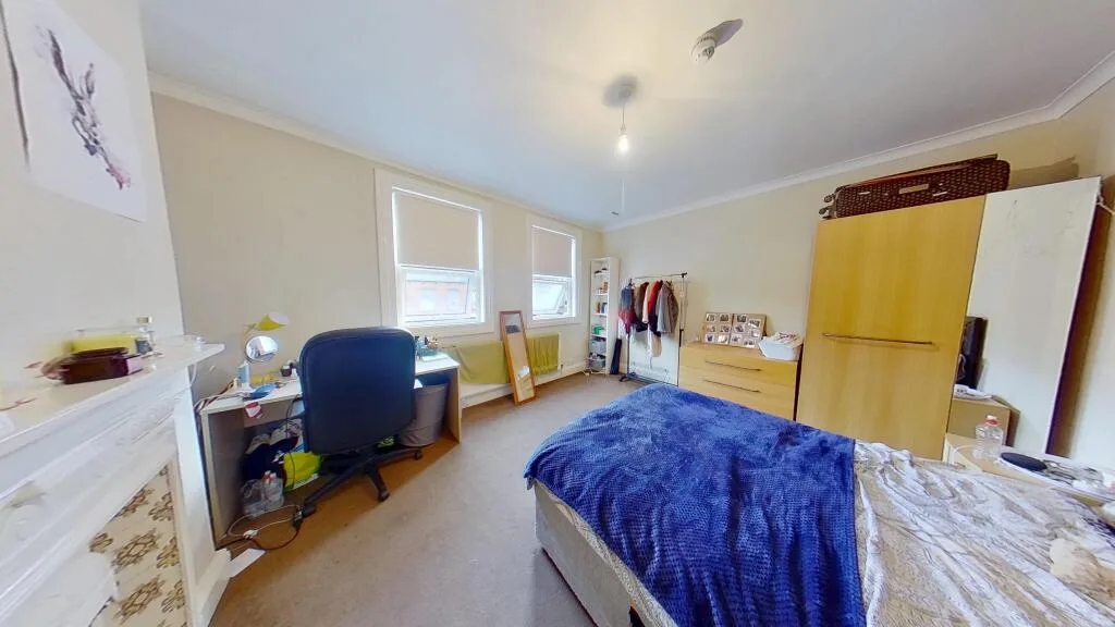 5 bedroom terraced house for rent
