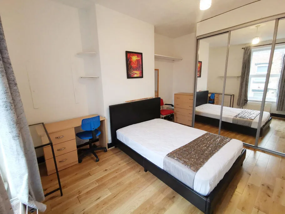 6 bedroom terraced house for rent