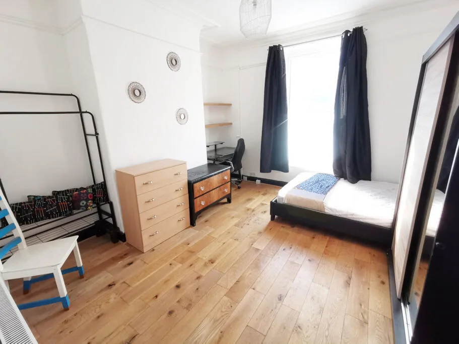 6 bedroom terraced house for rent