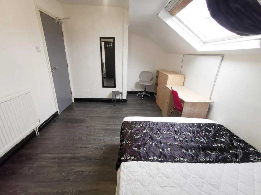 6 bedroom terraced house for rent