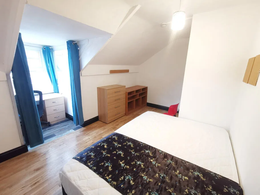 6 bedroom terraced house for rent