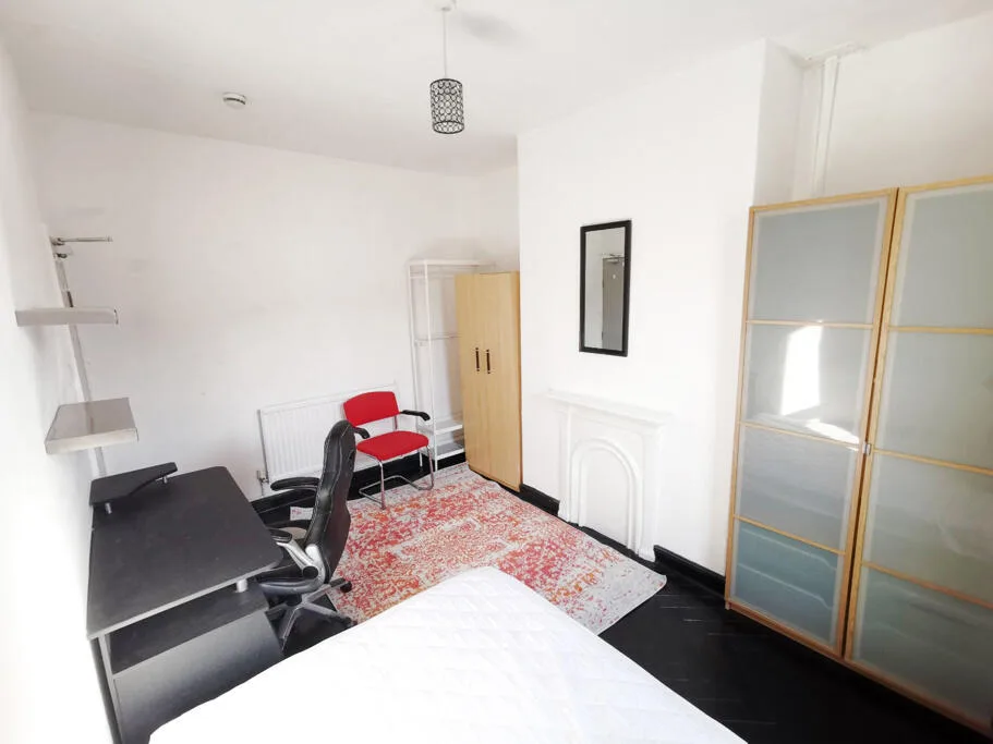 6 bedroom terraced house for rent