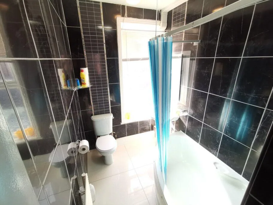 6 bedroom terraced house for rent