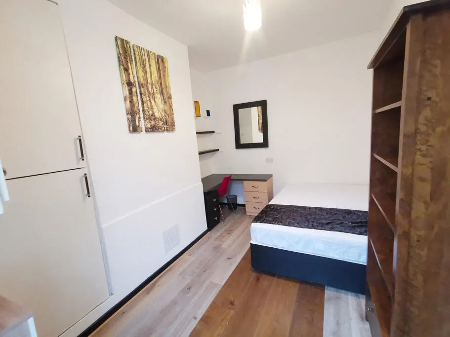 6 bedroom terraced house for rent