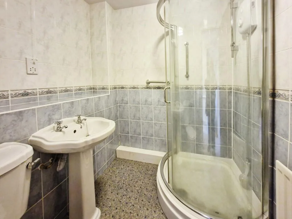 2 bedroom ground floor flat for rent