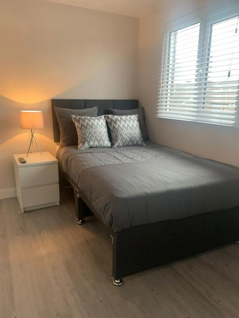 5 bedroom terraced house for rent