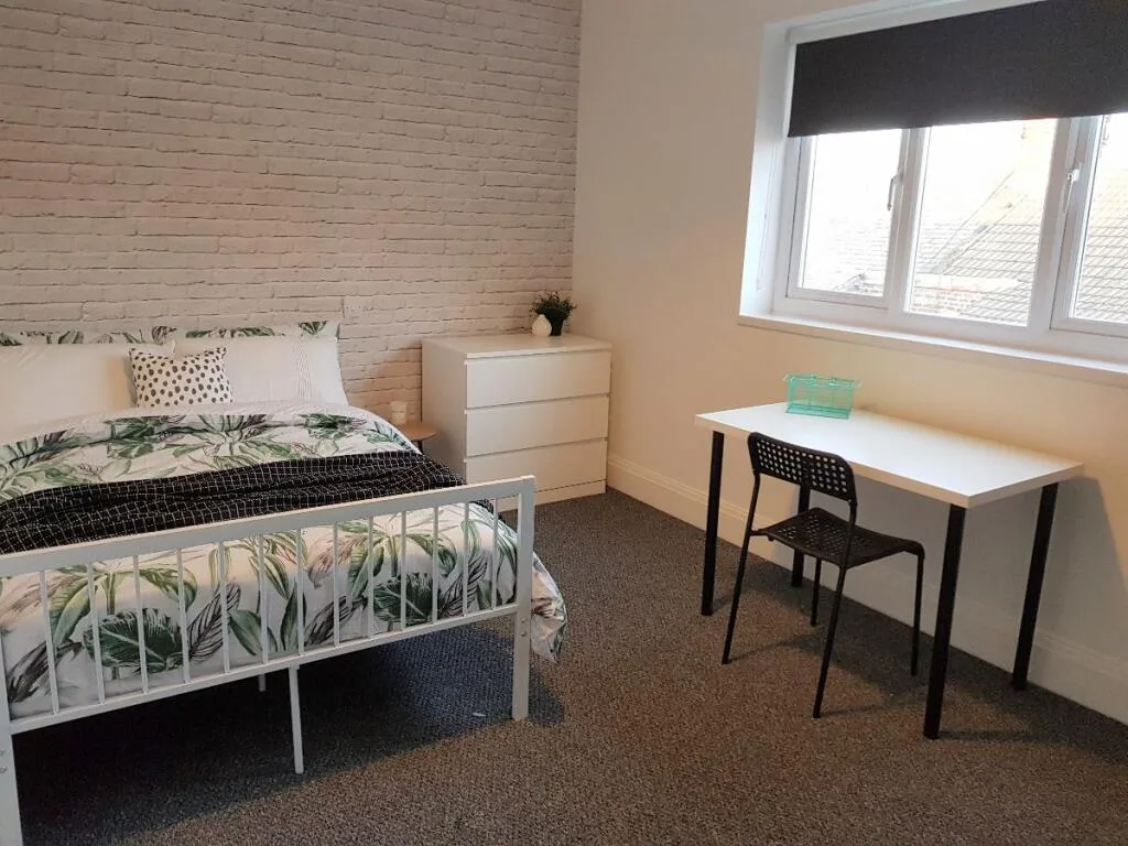 6 bedroom terraced house for rent