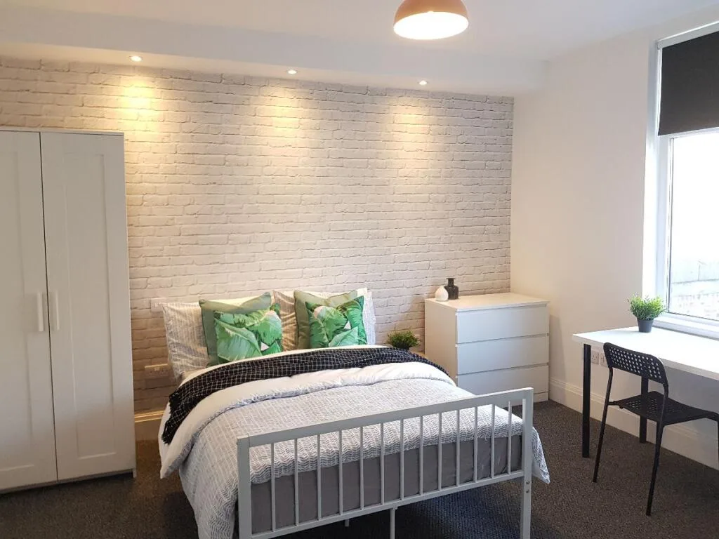 6 bedroom terraced house for rent
