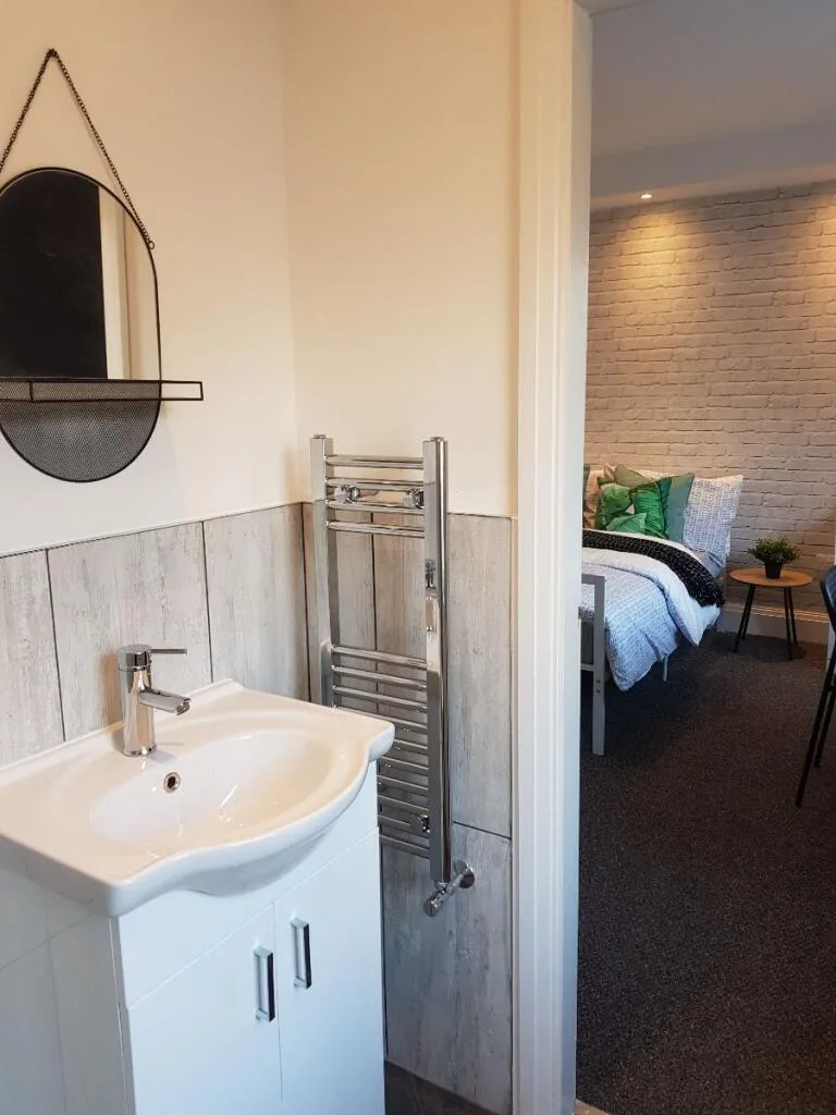 6 bedroom terraced house for rent