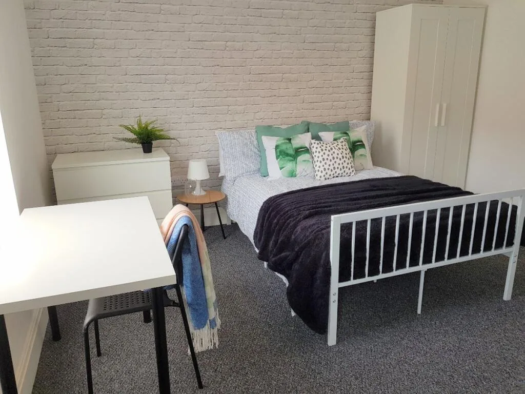 6 bedroom terraced house for rent