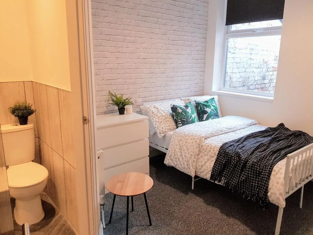 6 bedroom terraced house for rent