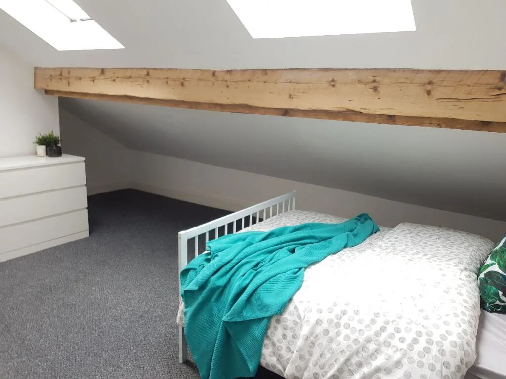 6 bedroom terraced house for rent