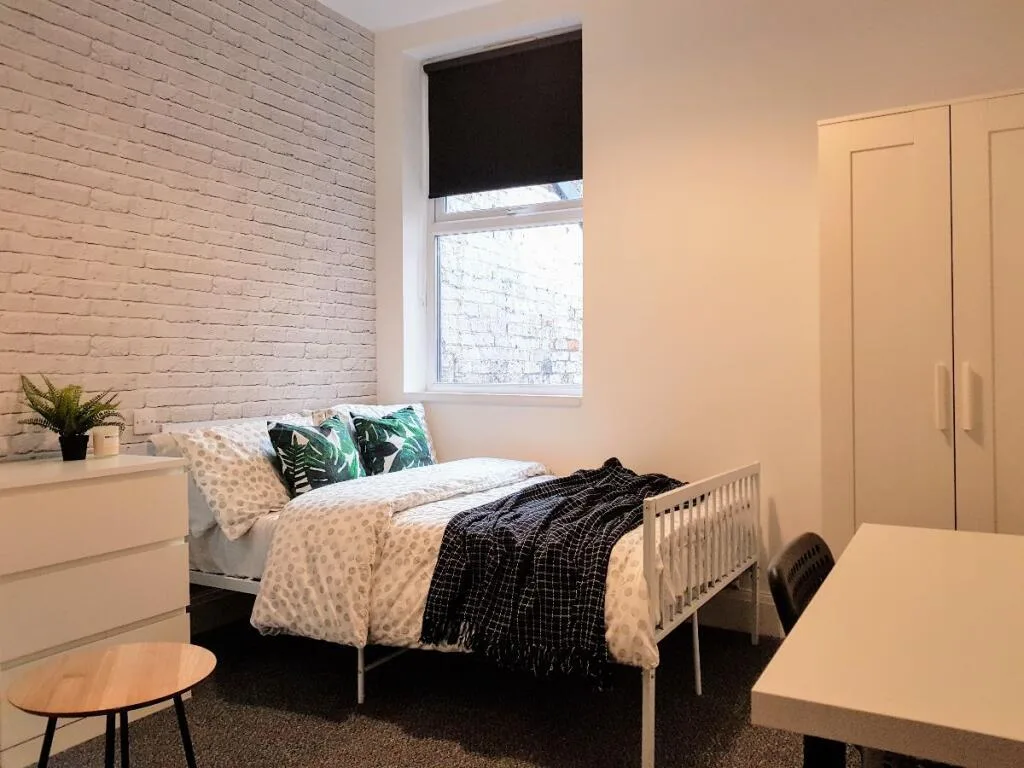 6 bedroom terraced house for rent