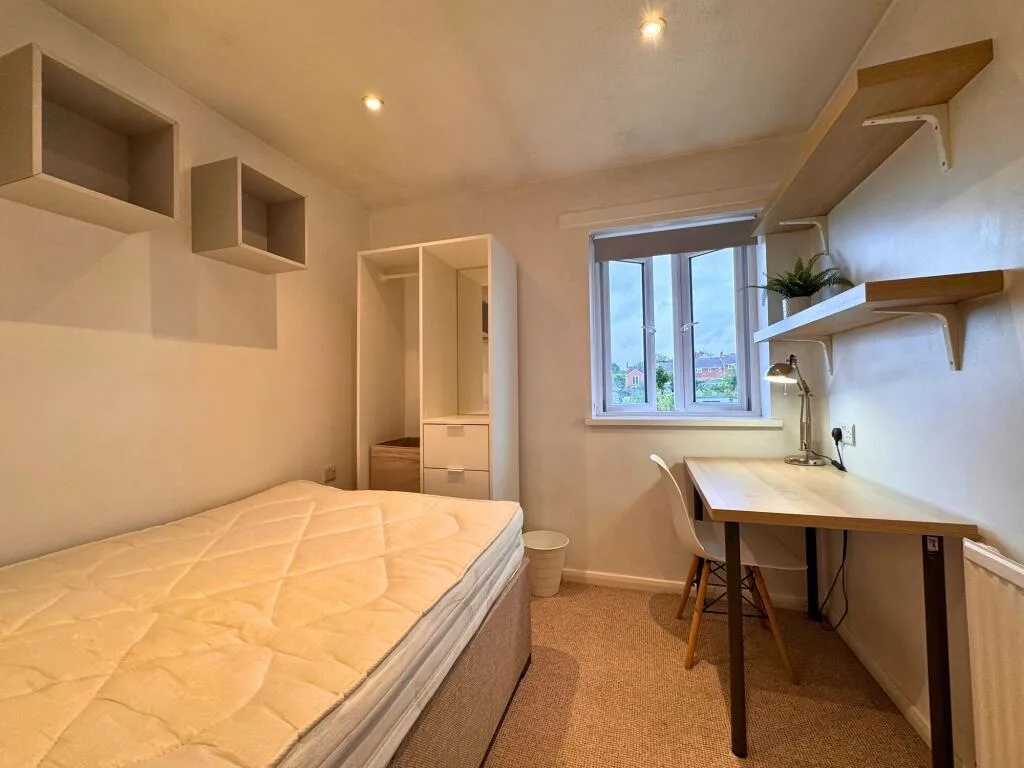 5 bedroom terraced house for rent