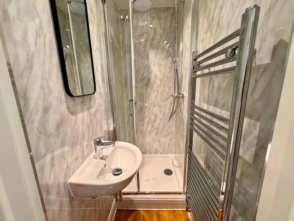 5 bedroom terraced house for rent