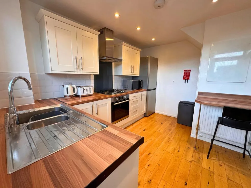 5 bedroom terraced house for rent