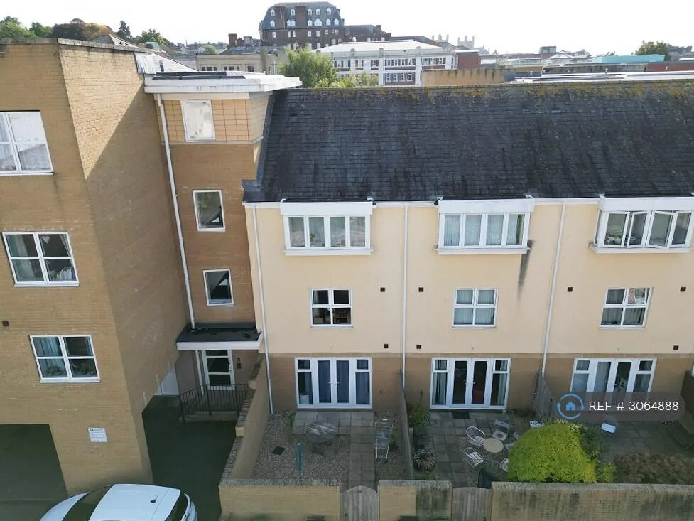 4 bedroom terraced house for rent