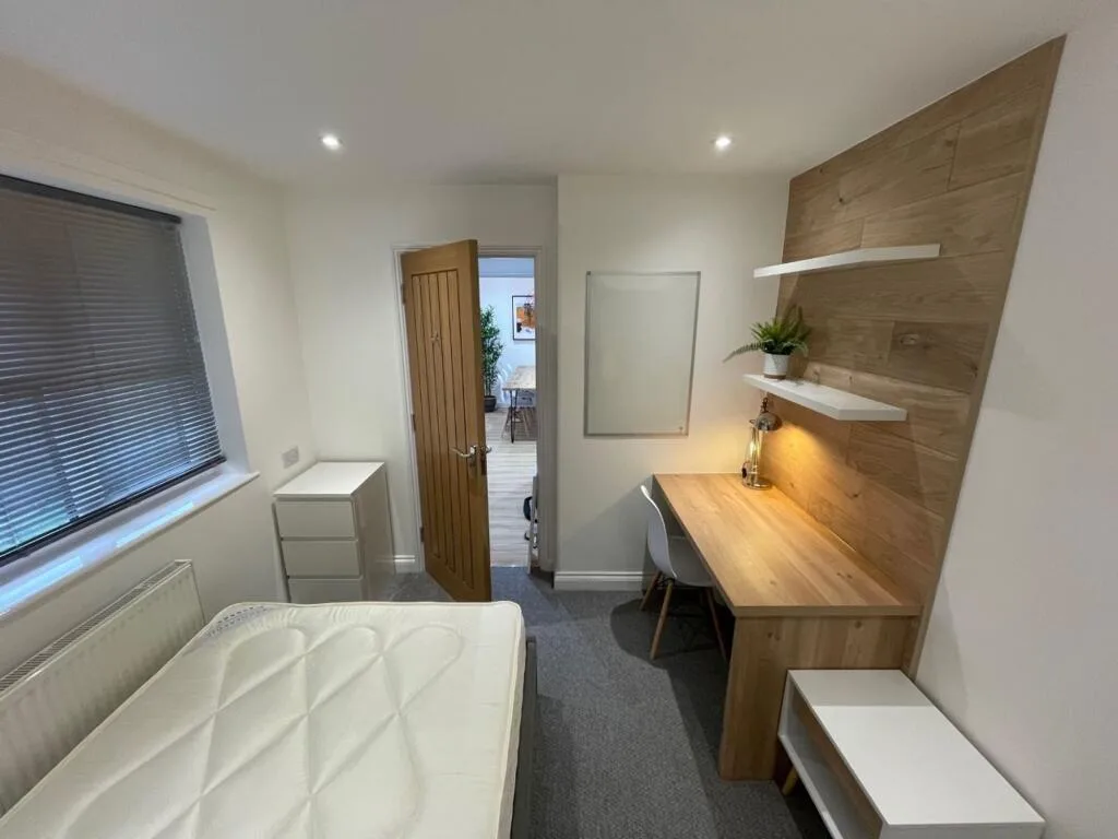 6 bedroom detached house for rent