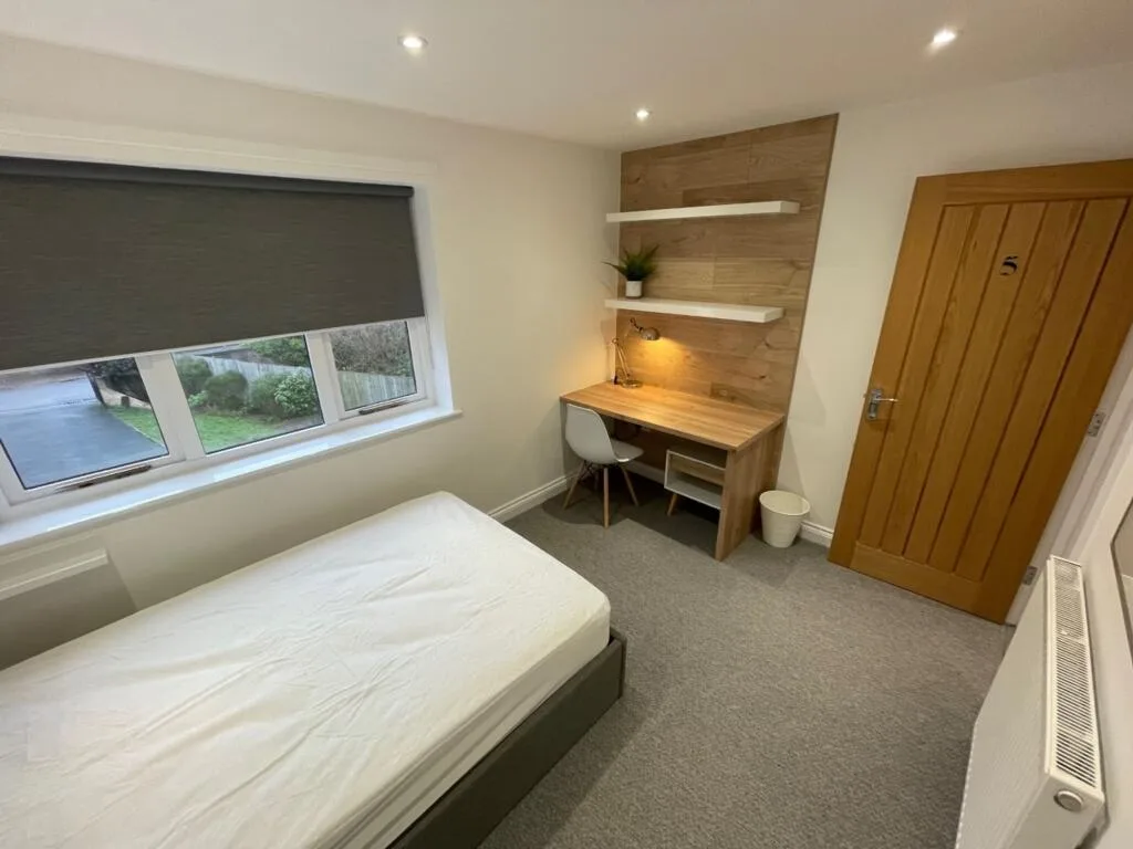 6 bedroom detached house for rent