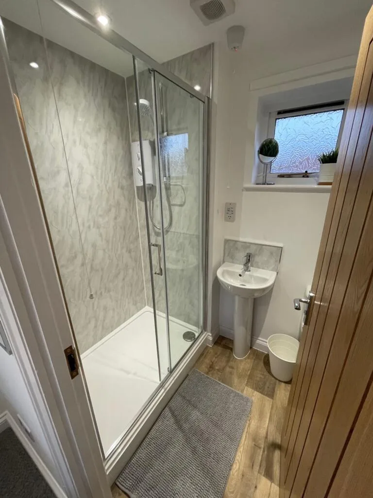 6 bedroom detached house for rent