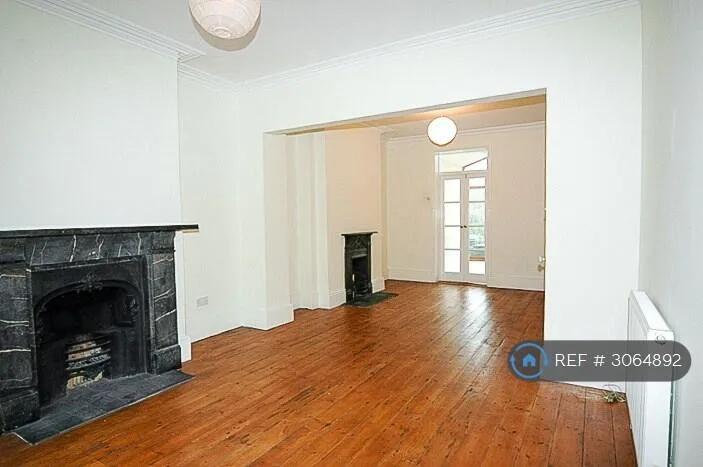 4 bedroom terraced house for rent