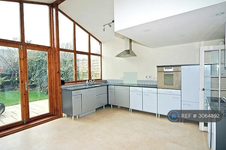 4 bedroom terraced house for rent