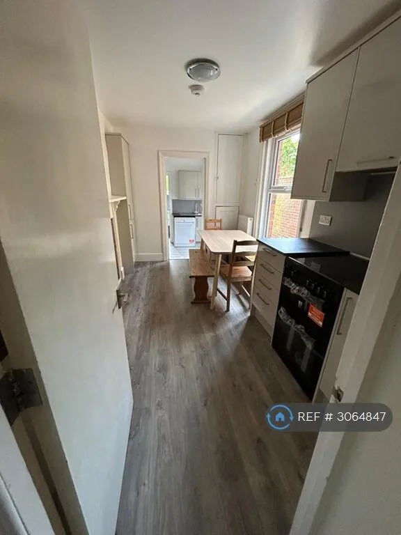 5 bedroom terraced house for rent