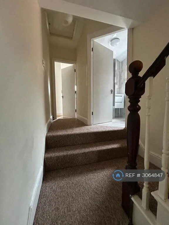 5 bedroom terraced house for rent