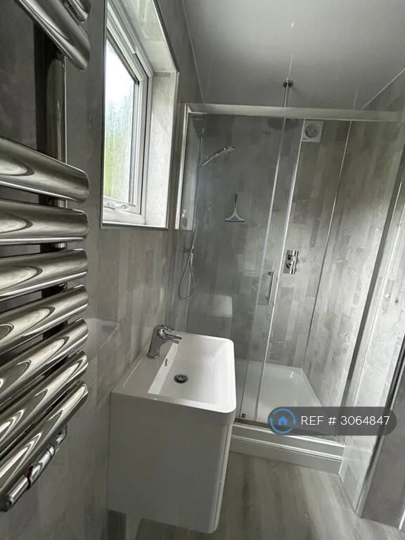5 bedroom terraced house for rent
