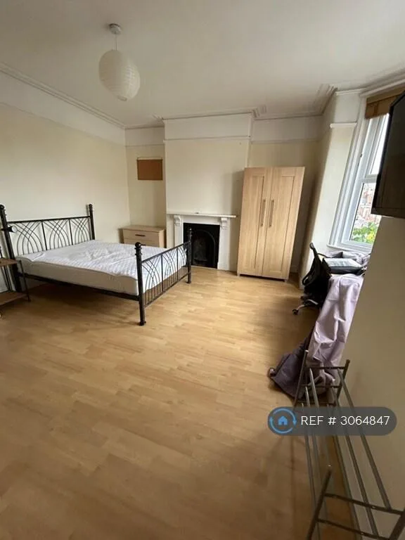 5 bedroom terraced house for rent